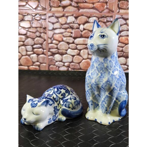 Two Porcelain Blue Painted Cats - Picture 1 of 11